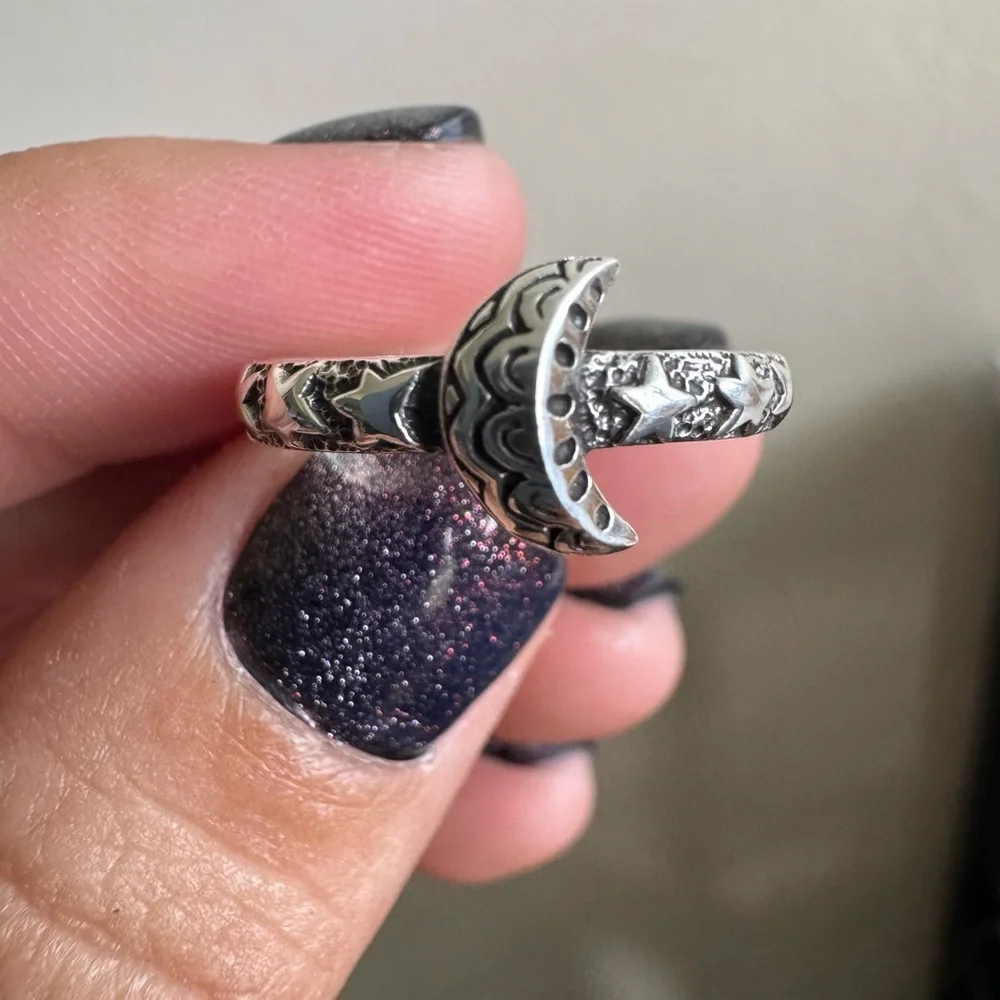 925 Sterling Silver Oxidized Moon and Star Ring - Picture 8 of 9